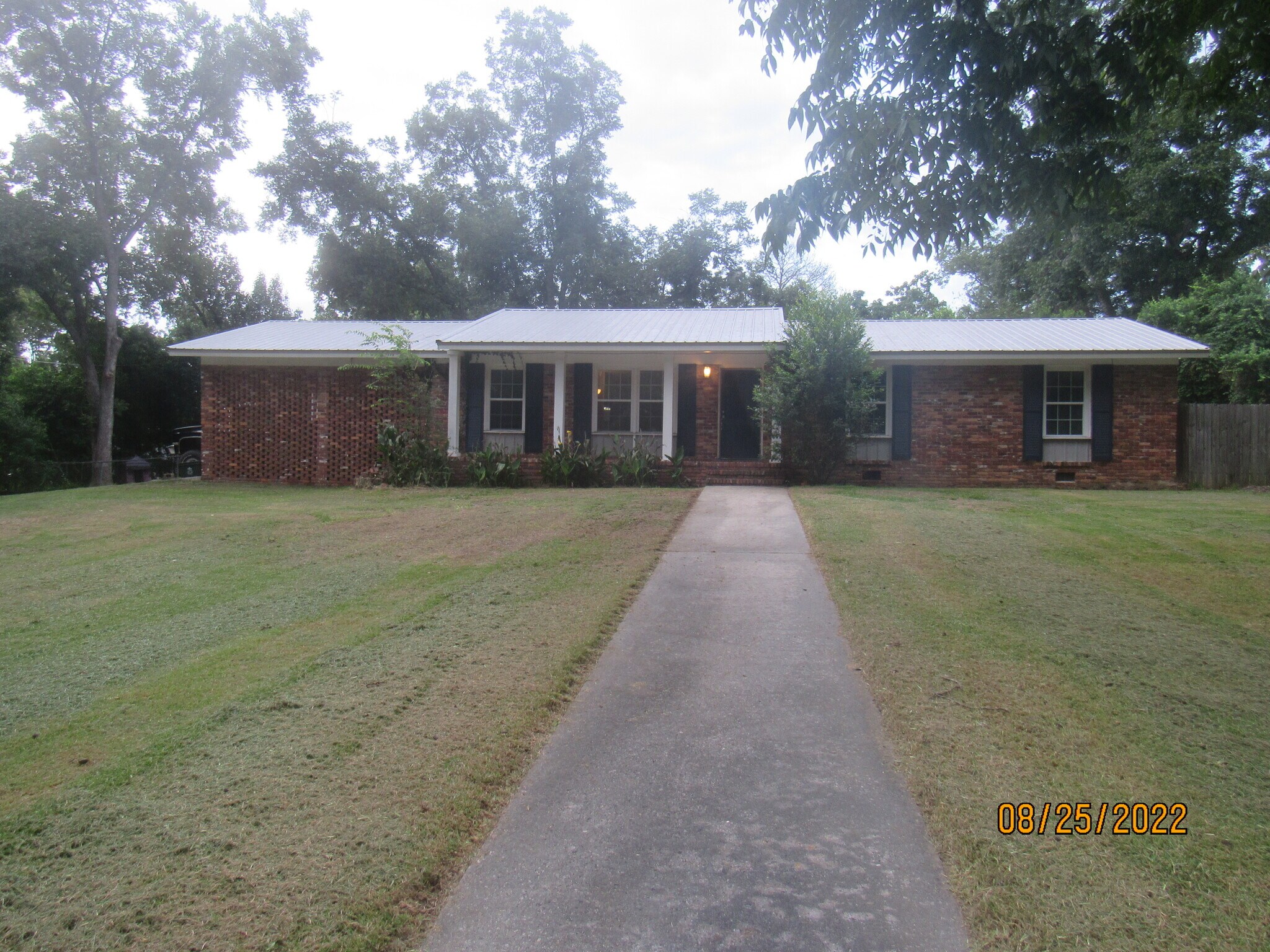 Building Photo - 2215 Macy Ave