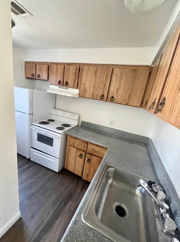 Building Photo - 1750 Karen Ave