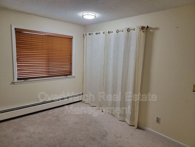 Building Photo - 3031 Lois Dr