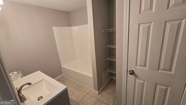 Building Photo - 3025 Mangum Dr