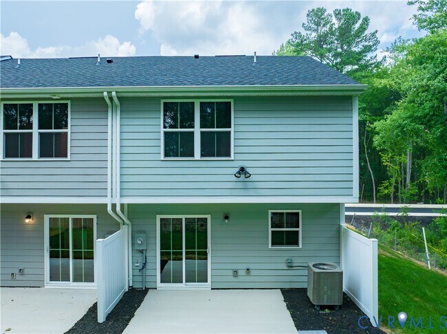 Building Photo - 1121 Canterbury Rdg Rd