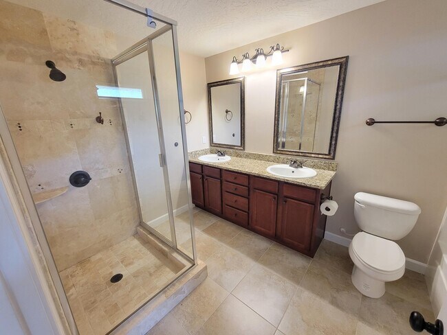 Building Photo - 712 Hazel Dr