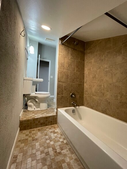 Upstairs bathroom - 1072 Piedmont Ave NE