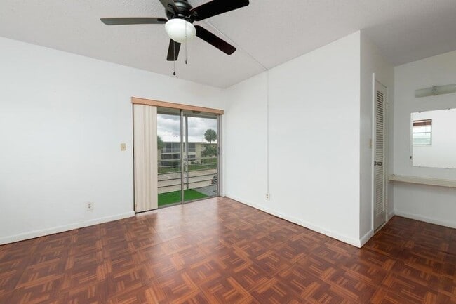 Building Photo - 260 Norwich K