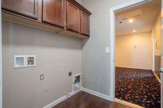 Building Photo - "Charming 4-Bed Oasis with 3 Full Baths on Twin Leaf Drive in El Paso, TX!"