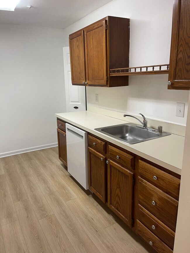 Building Photo - Condo in Waters Edge