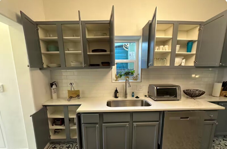 Building Photo - 772 W 300 N