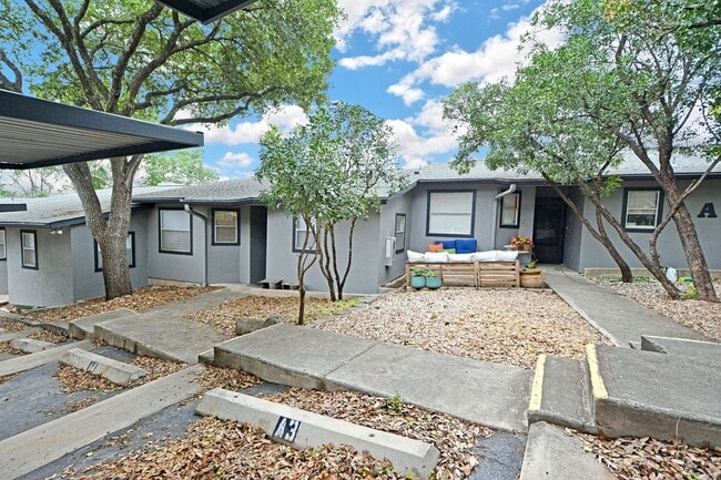Building Photo - 663 Floral Ave