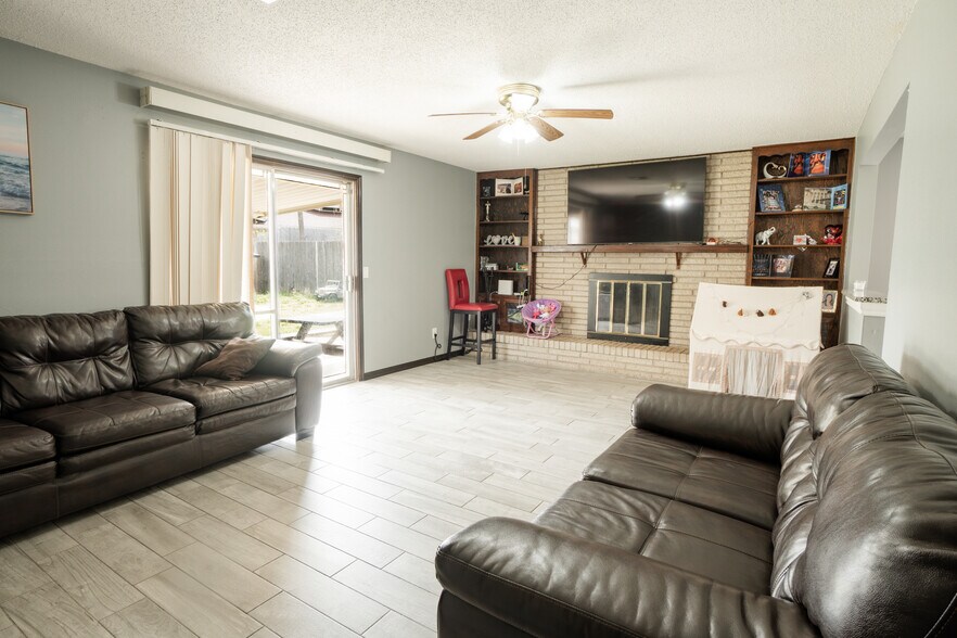 Building Photo - 2308 SW 76th St