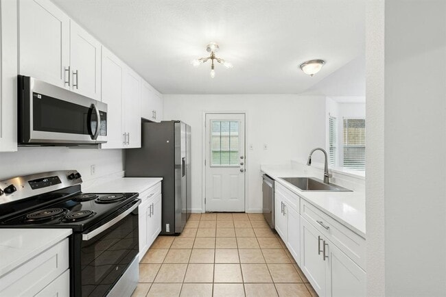 Building Photo - 7209 Oak Meadow Dr