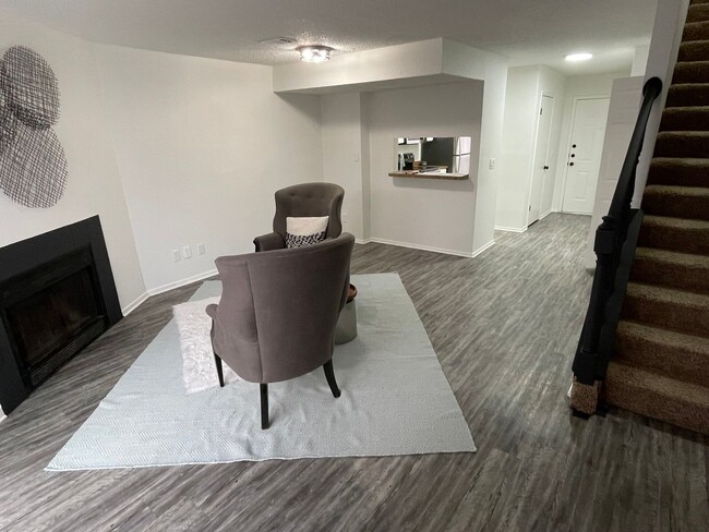 Building Photo - 3 BEDROOM CONDO BY UNT