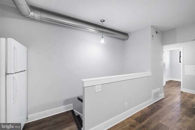 Building Photo - 1217 S 28th St
