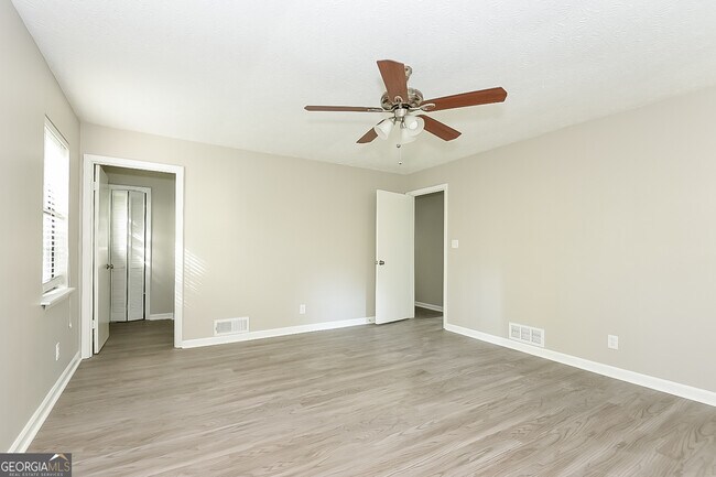 Building Photo - 1565 Island Way