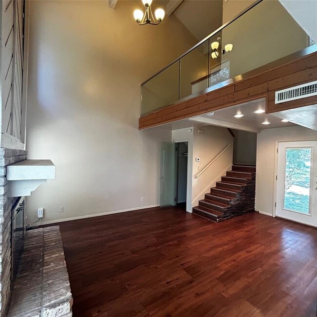 Building Photo - 3901 Knollwood Dr