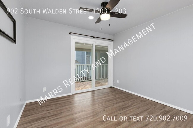 Building Photo - 902 S Walden St