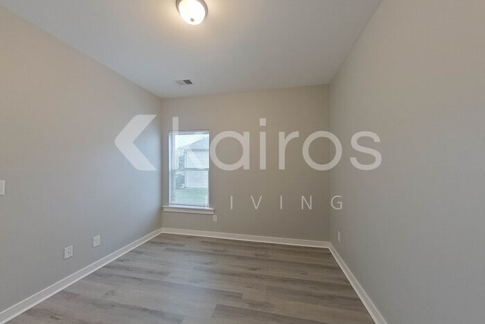 Building Photo - 45 HAWK LN