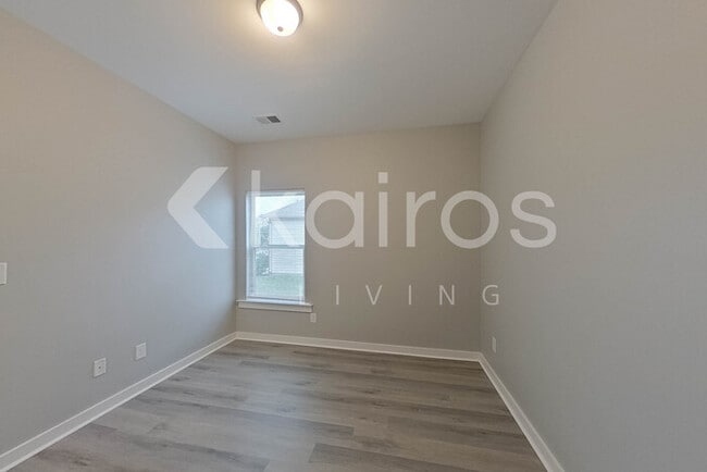 Building Photo - 45 HAWK LN