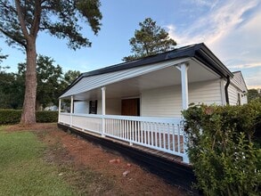 Building Photo - 121 Camellia Dr