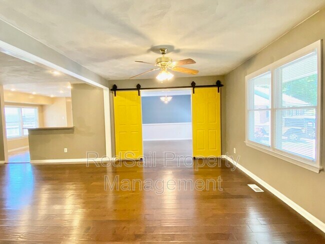 Building Photo - 802 Tiverton Pl