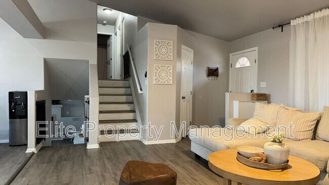 Building Photo - 1150 S Los Charros Dr
