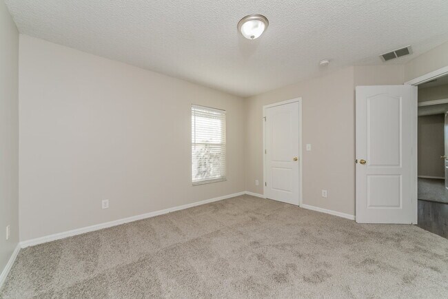 Building Photo - 214 Pleasant Hill Dr