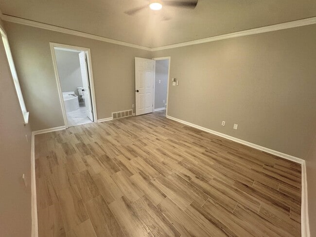 Building Photo - 9040 Pepper Hollow Ct