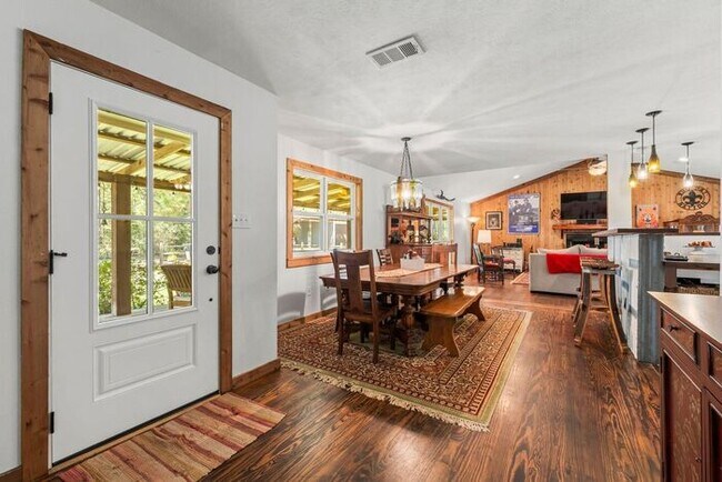 Building Photo - Country Living Rental on 26+ Acres!