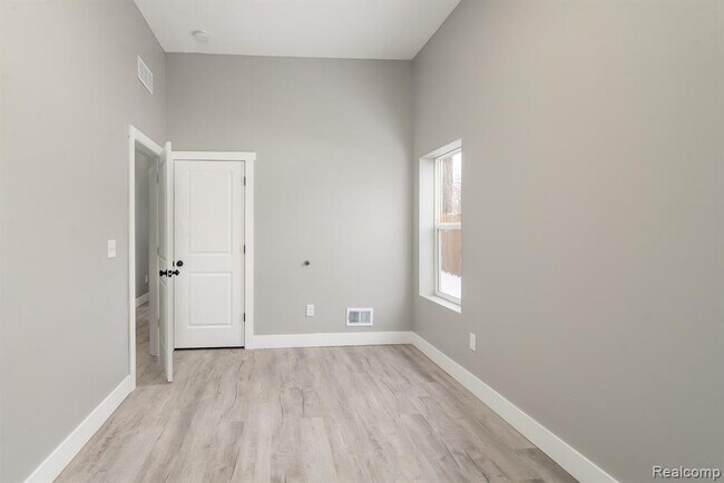 Building Photo - 2455 Crumb Rd