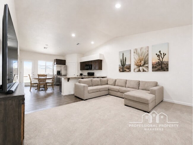 Building Photo - 3-bedroom, 2-bathroom home in Desert Sky