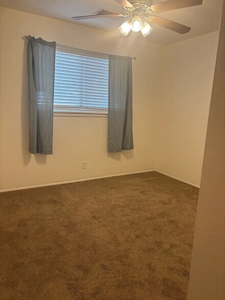Building Photo - 1501 Tomasita St NE