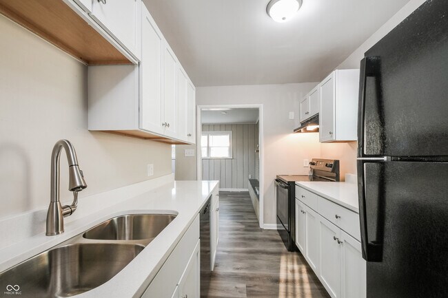 Building Photo - 4769 N Mitchner Ave