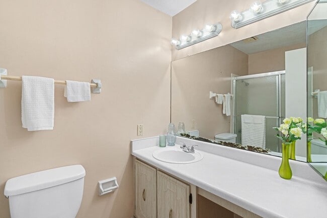 Building Photo - 2 bed 2 baths condo in Wildwood
