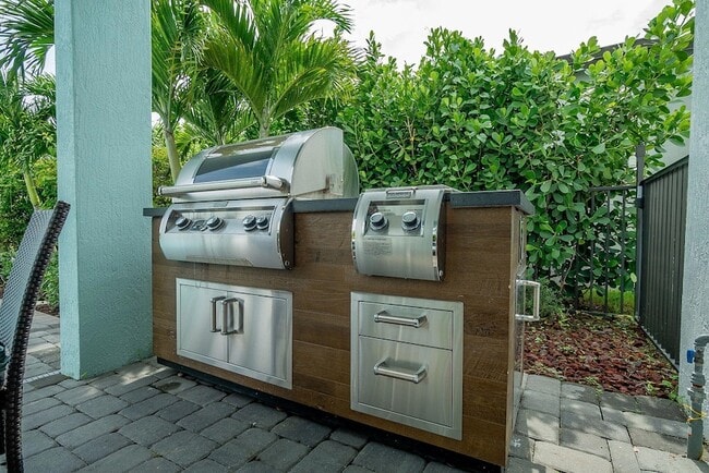 Building Photo - 4985 Coquina Pl