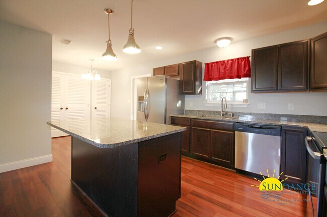 Building Photo - Beautiful 3 Bedroom Home in Fort Walton Be...