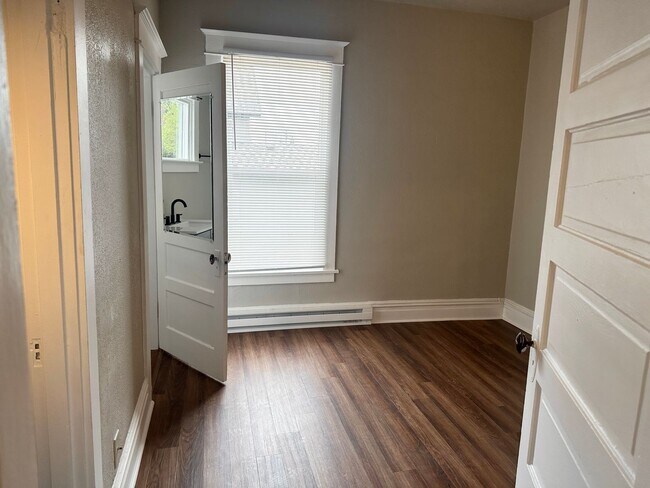 Building Photo - 3 Bedroom 2 Bath Forest Grove OR