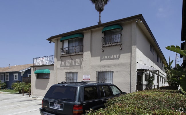 Building Photo - Gorgeous property! Cute Units!