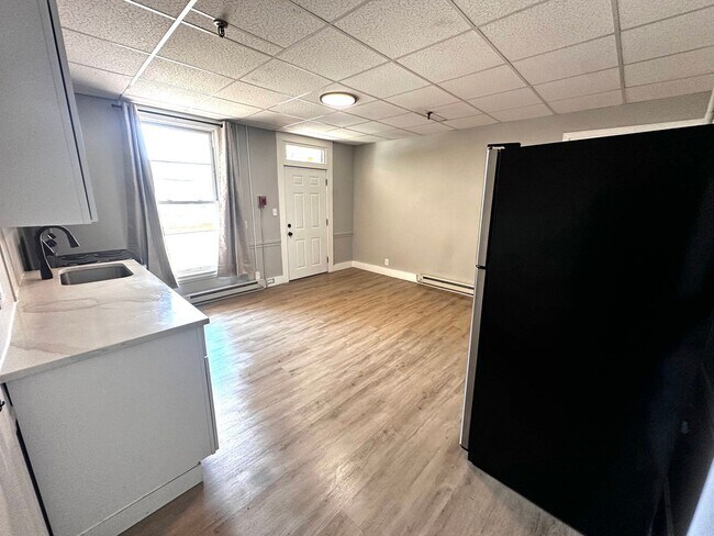 Building Photo - 539 Pine St