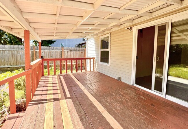 Building Photo - Recently Renovated House With Fenced Back ...