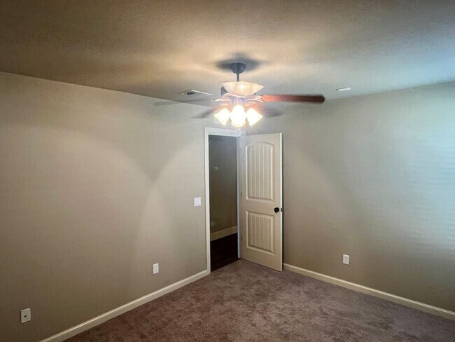 Building Photo - Lovely 4-Bed 2.5-Bath In Edmond