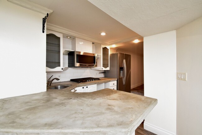 Building Photo - Great Three Bedroom Home in Cottonwood Heights!!!