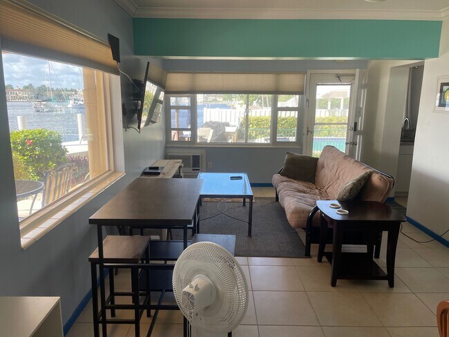 Building Photo - 9 N Birch Rd