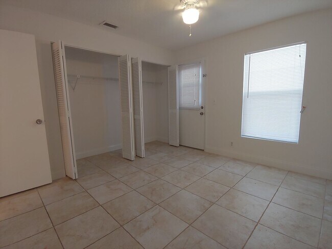 Building Photo - 5324 Desoto Pl