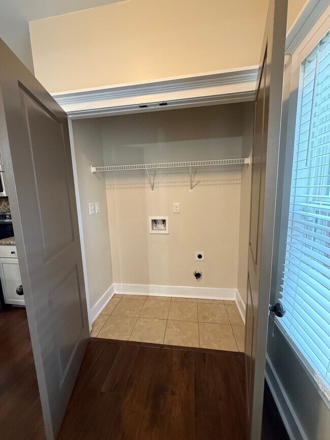 Building Photo - Charming Craftsman Home on Mitchell Bridge...