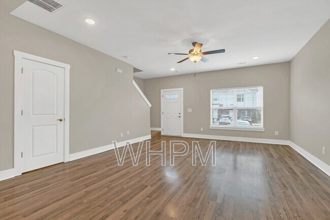 Building Photo - 127 Dry Creek Commons Dr