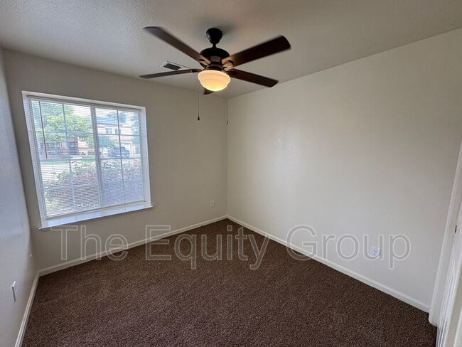 Building Photo - 723 N Simon St