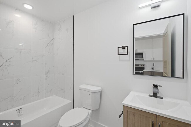 Building Photo - 669 N 39th St
