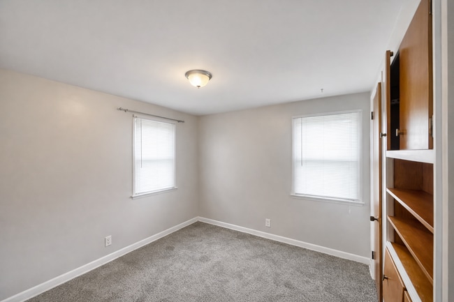 Building Photo - 2 Bedroom Plain Township Ranch for Rent