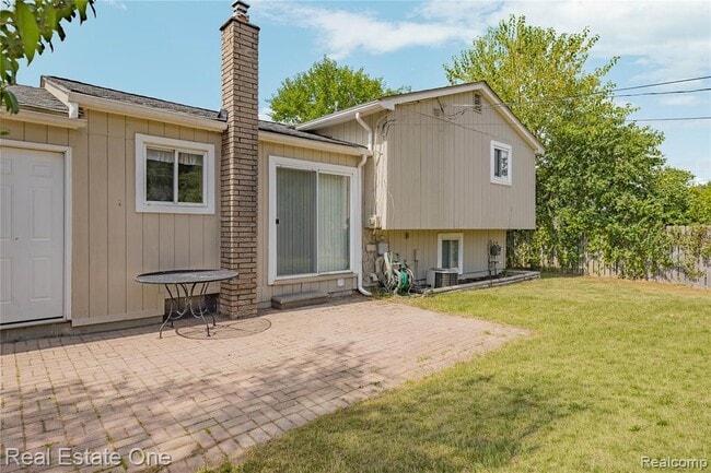 Building Photo - 348 Decca Dr