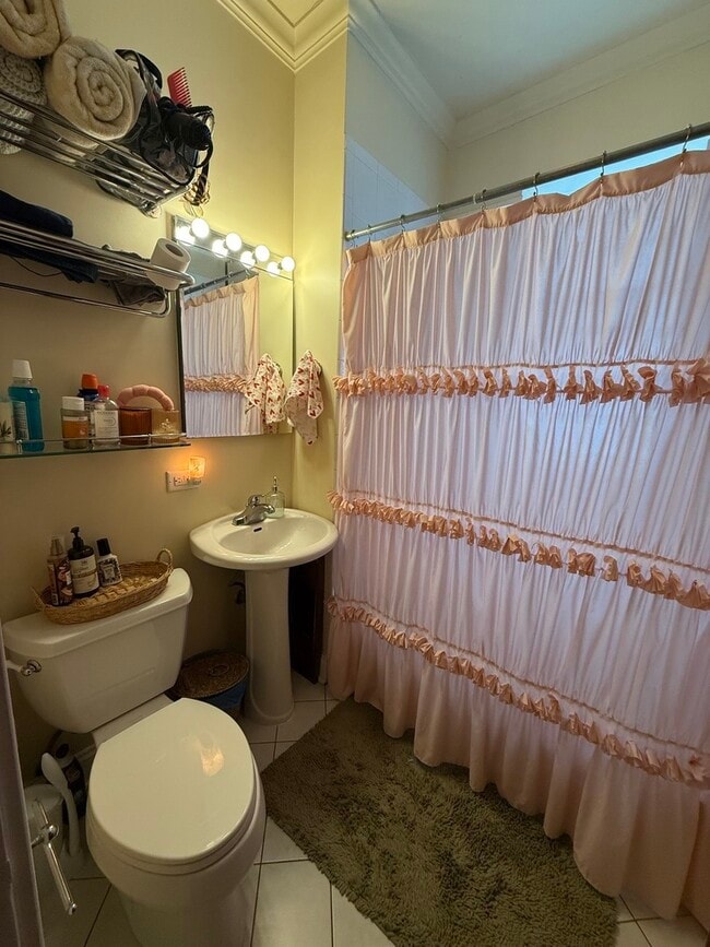 Building Photo - 2125 W Waveland Ave