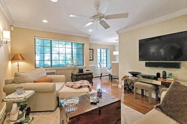 Building Photo - 24 Foxwood Cir